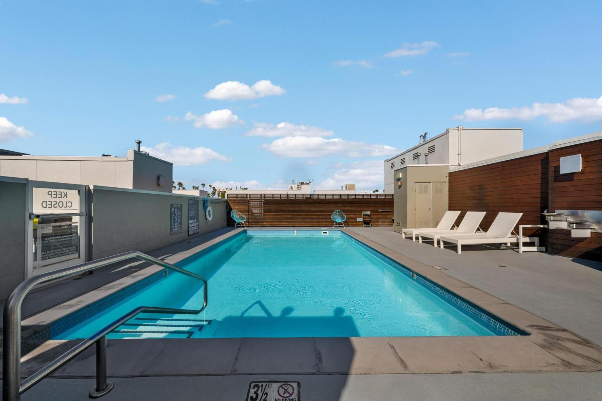 Apartamento Carnelian Calm-pool Bbq Rooftop Walk To The